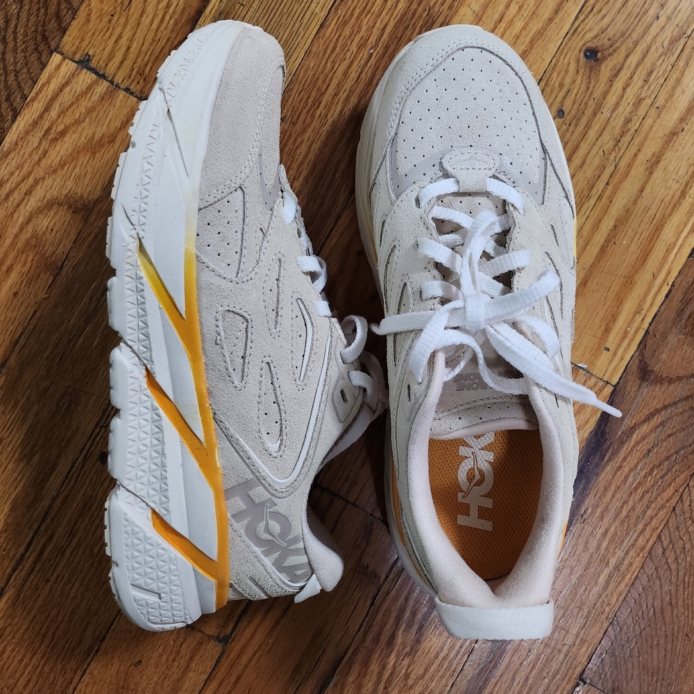 New never worn Hoka  U Cliftom L Suede
